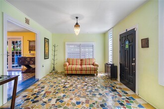 1567 Bay Dr in Miami Beach, FL - Building Photo - Building Photo