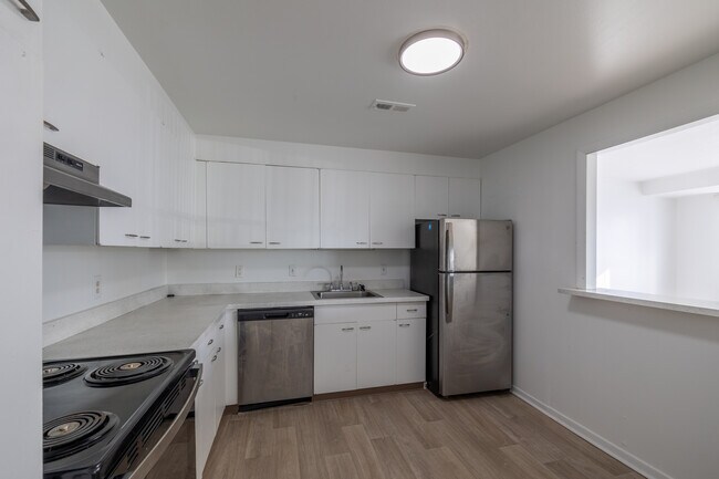 Carlyle Tower Apartments - Southfield, MI in Southfield, MI - Foto de edificio - Interior Photo