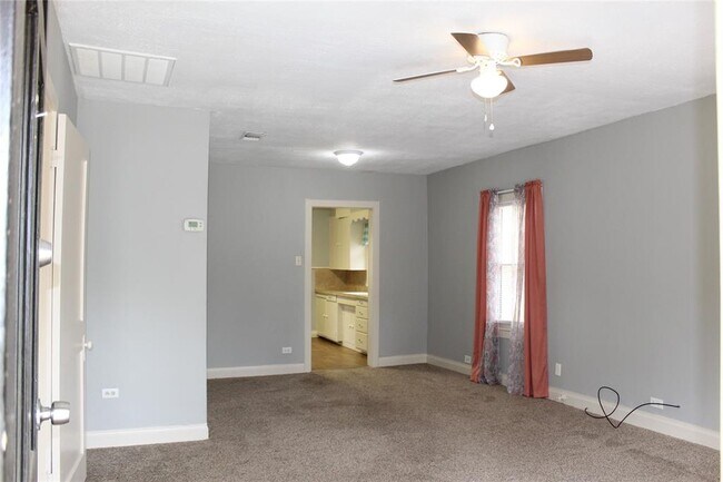 1104 S Jackson St in Brenham, TX - Building Photo - Building Photo