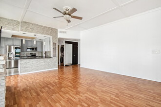 3127 W Sligh Ave, Unit 204B in Tampa, FL - Building Photo - Building Photo