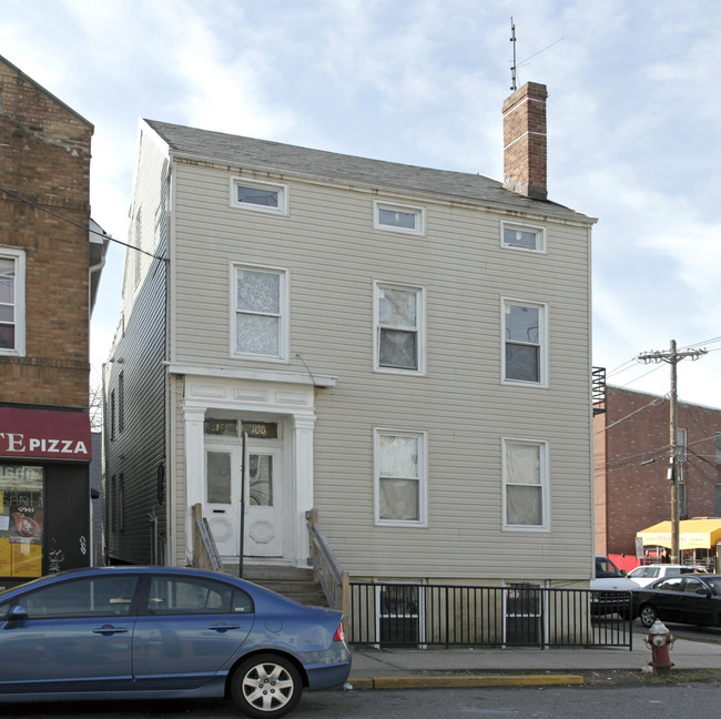 106 Easton Ave in New Brunswick, NJ - Building Photo - Building Photo