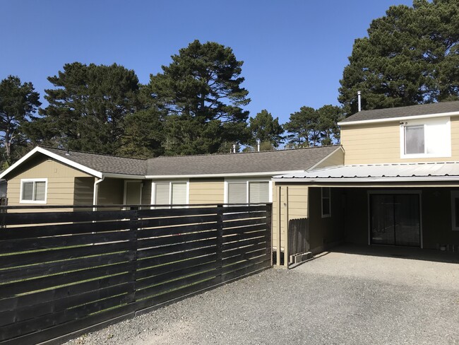 1725 Anderson Ave in Mckinleyville, CA - Building Photo - Building Photo