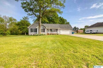 328 Land Cir in Albertville, AL - Building Photo - Building Photo