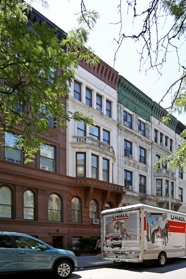 126 W 75th St in New York, NY - Foto de edificio - Building Photo