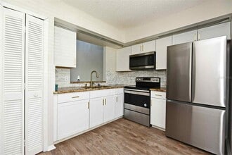14642 Laguna Beach Cir in Orlando, FL - Building Photo - Building Photo