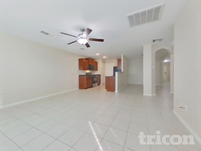 680 Totem Trail Dr in La Marque, TX - Building Photo - Building Photo