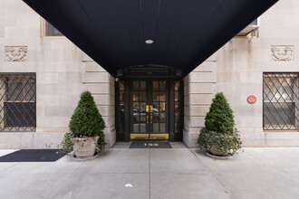 155 E 72nd St in New York, NY - Building Photo - Building Photo