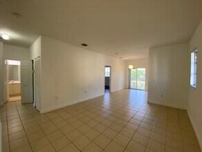 2641 NE 4th St, Unit 204 in Homestead, FL - Building Photo - Building Photo