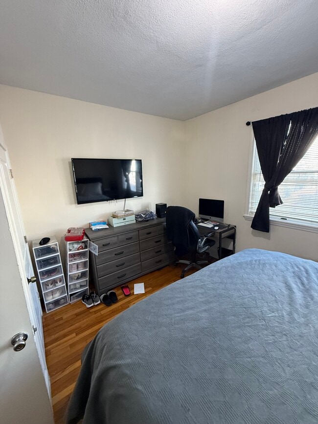 57 Irving St, Unit Irving St in Everett, MA - Building Photo - Building Photo