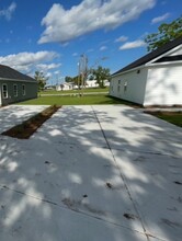 210 S Main St in Pembroke, GA - Foto de edificio - Building Photo