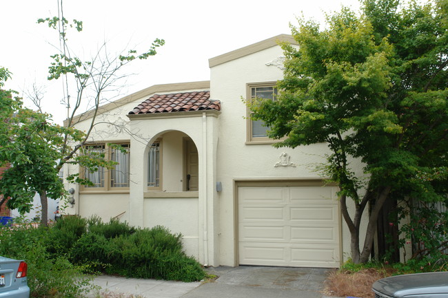 2410 Carleton St in Berkeley, CA - Building Photo - Building Photo