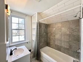 Adelaide St South - Lindsay in Kawartha Lakes, ON - Building Photo - Building Photo