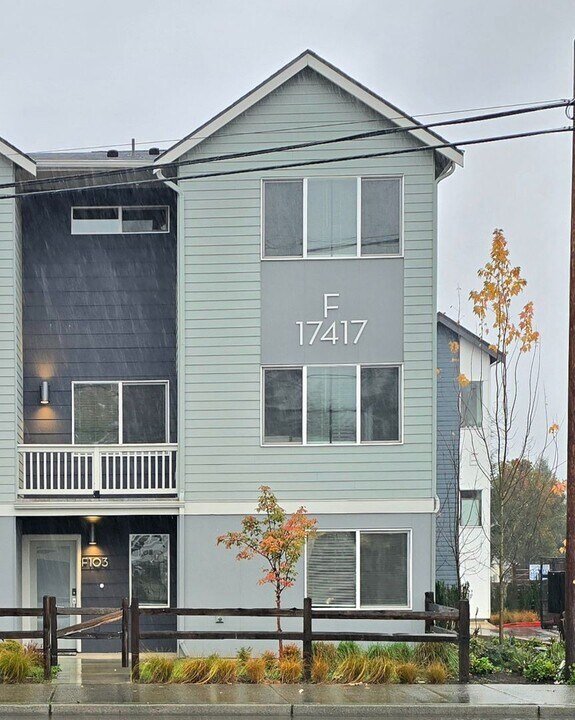 17417 W Main St in Monroe, WA - Building Photo