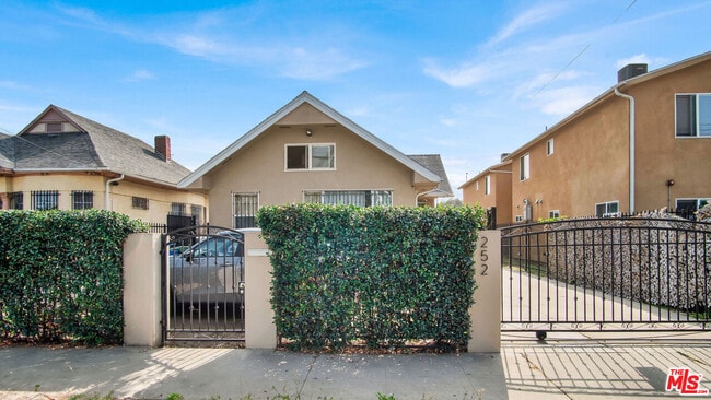 252 E 47th St in Los Angeles, CA - Building Photo - Building Photo