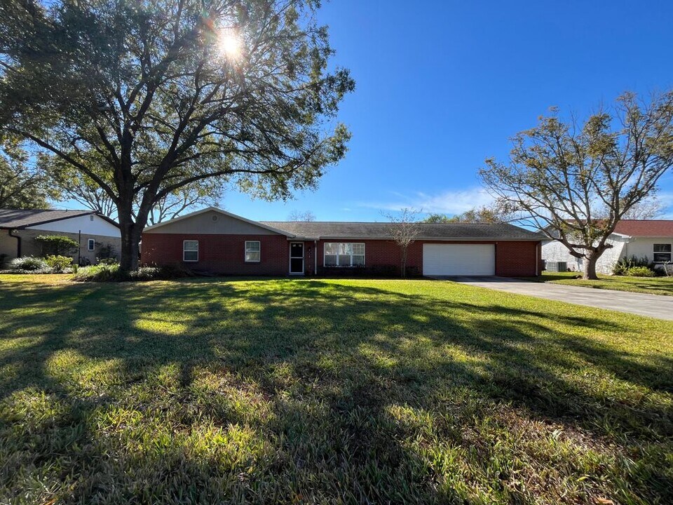 197 Hidden Lake Dr in Brandon, FL - Foto de edificio