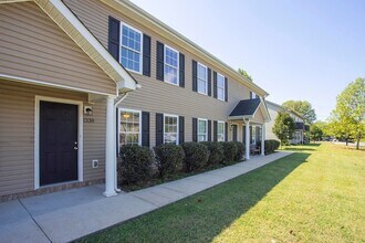 1330 Benley St in Murfreesboro, TN - Foto de edificio - Building Photo