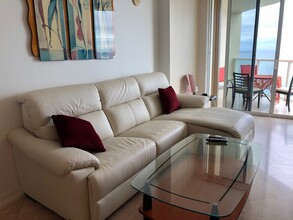 16699 Collins Ave, Unit 3201 in Sunny Isles Beach, FL - Foto de edificio - Building Photo