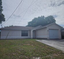 11050 Pickering Ln in Port Richey, FL - Building Photo