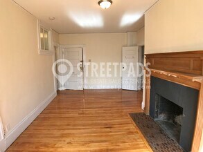 2 Ware St in Cambridge, MA - Foto de edificio - Building Photo