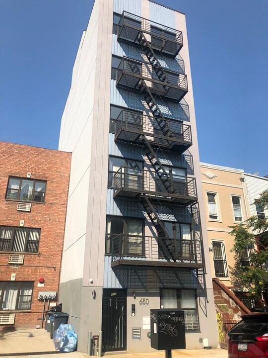 650 Marcy Ave in Brooklyn, NY - Building Photo