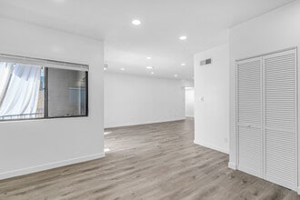 4544 Colbath Ave in Sherman Oaks, CA - Foto de edificio - Building Photo