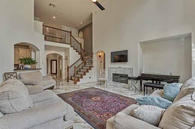 property at 18 Wyckham Cir