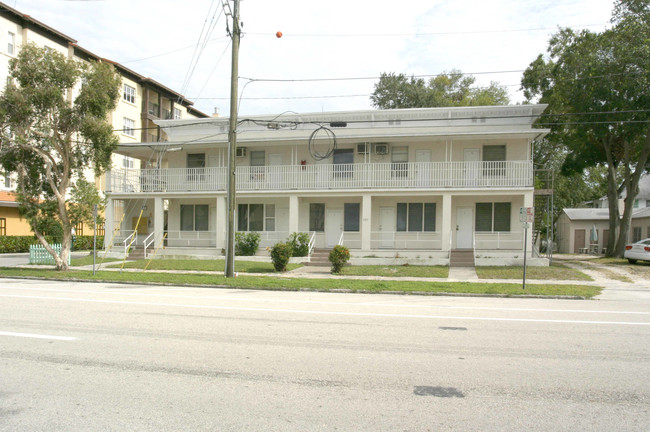 155 5th Ave S in St. Petersburg, FL - Foto de edificio - Building Photo