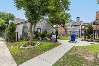 Suncrest in Dallas, TX - Foto de edificio - Building Photo