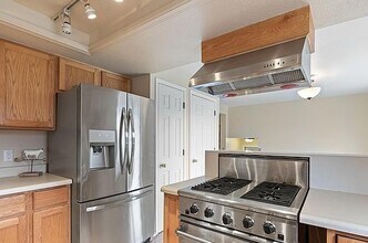 3030 Bettles Bay Loop in Anchorage, AK - Foto de edificio - Building Photo