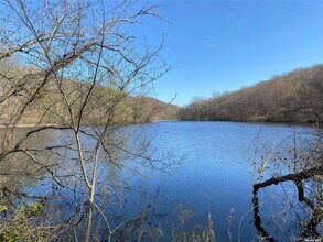 428 Harbor Rd in Cold Spring Harbor, NY - Building Photo - Building Photo