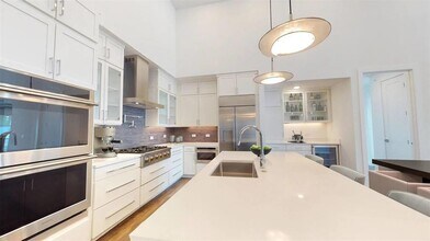 5511 Caprock Smt Dr in Bee Cave, TX - Building Photo - Building Photo