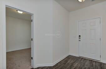 7125 Wheyfield Dr in Charlotte, NC - Building Photo - Building Photo