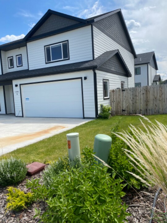 1200 Glider Ln in Belgrade, MT - Building Photo
