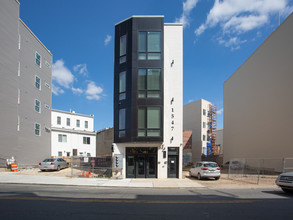 1547 Ridge Ave in Philadelphia, PA - Foto de edificio - Building Photo