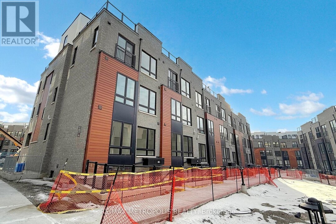 35-35 Priya Ln in Toronto, ON - Building Photo