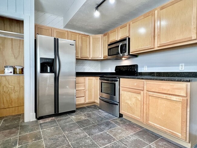 property at 933 E Front St