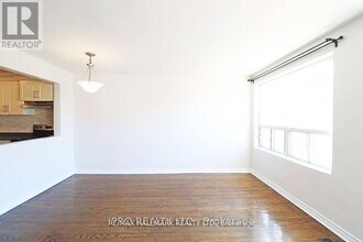 1237E Woodbine Ave in Toronto, ON - Building Photo - Building Photo