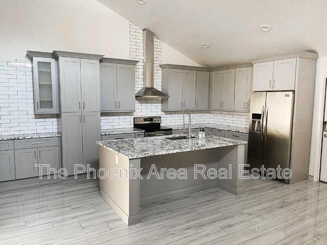 9128 E Gelding Dr