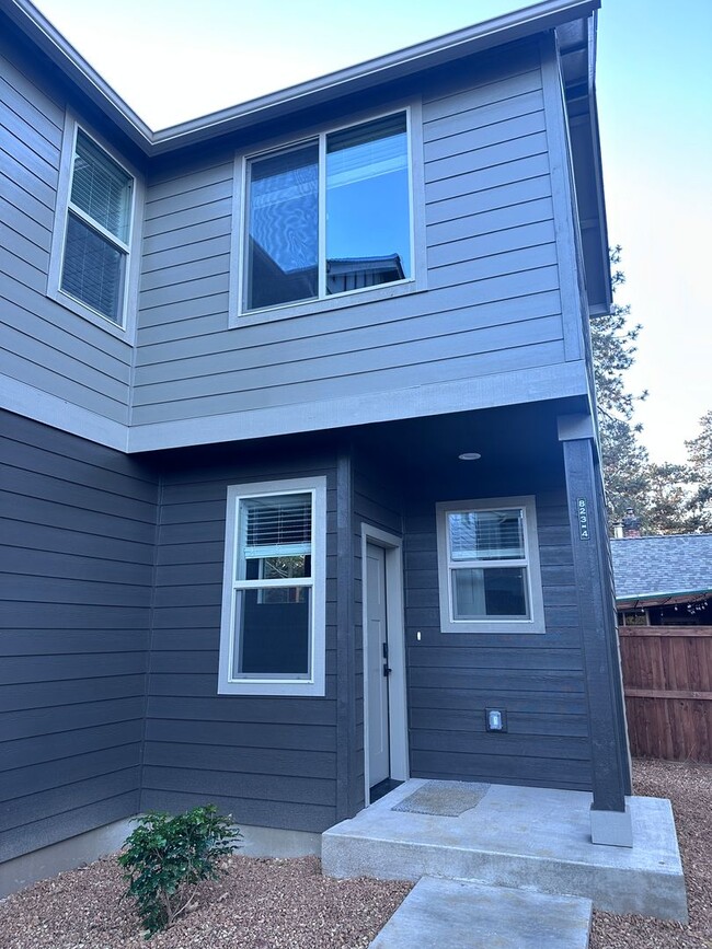 823 SE 5th St in Bend, OR - Building Photo - Building Photo
