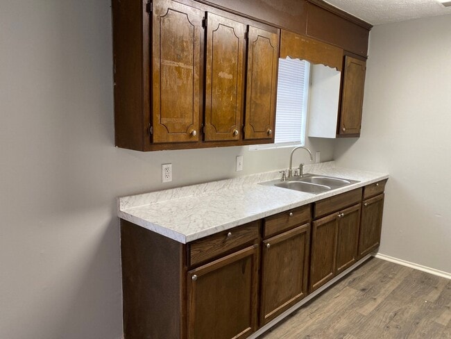 4 Susan Cv in Jackson, TN - Foto de edificio - Building Photo