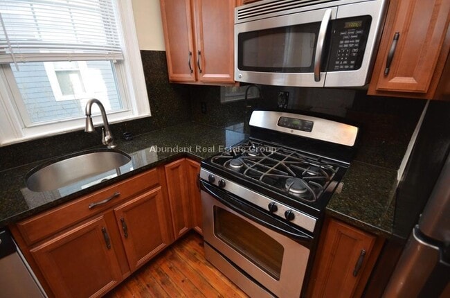 11 Fairfield St, Unit #1 in Watertown, MA - Building Photo - Building Photo