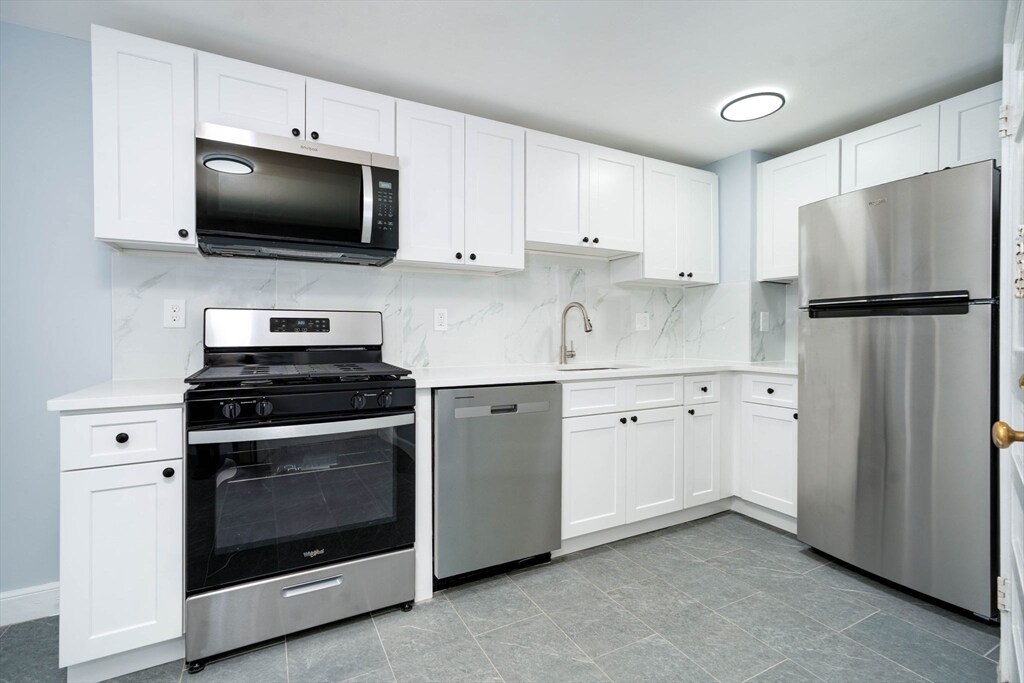 21 Langley Cir in Quincy, MA - Building Photo