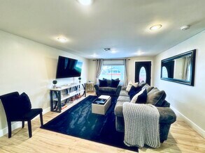 14042 N 38th Pl in Phoenix, AZ - Building Photo - Building Photo