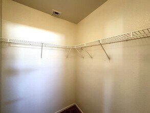 6058 Las Nubes Dr in Las Vegas, NV - Building Photo - Building Photo