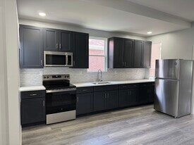 826 Sycamore St in Belleville, IL - Building Photo