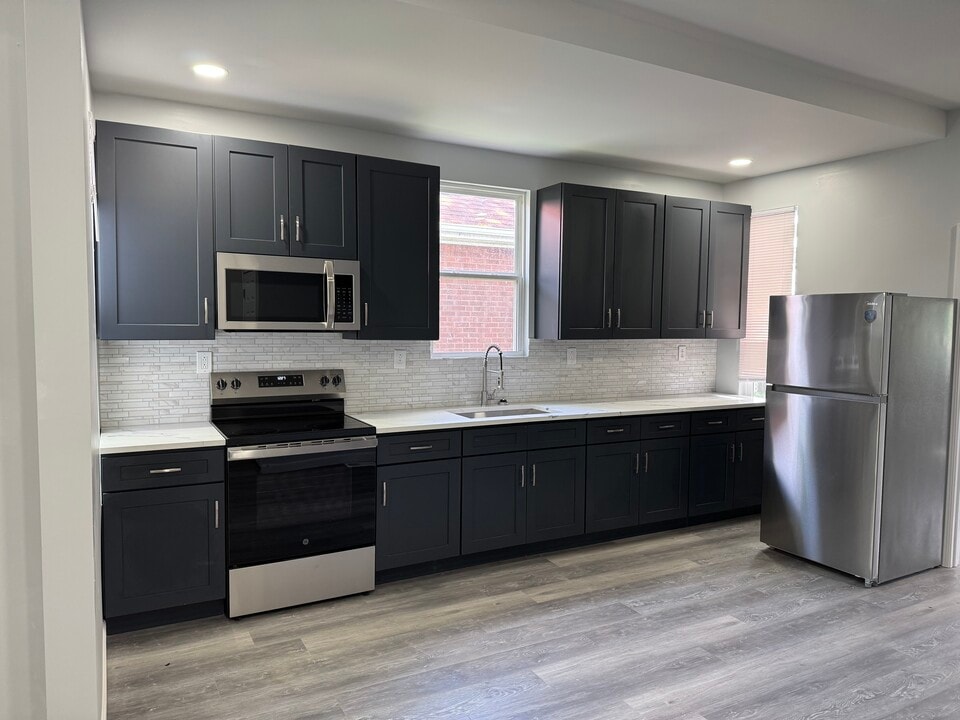 826 Sycamore St in Belleville, IL - Building Photo