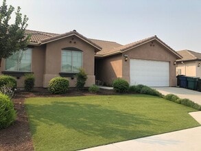 3031 Windmill Ct in Tulare, CA - Building Photo - Building Photo