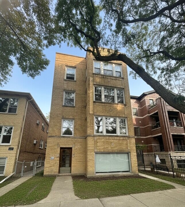 4036 N Mozart St, Unit 2 in Chicago, IL - Building Photo