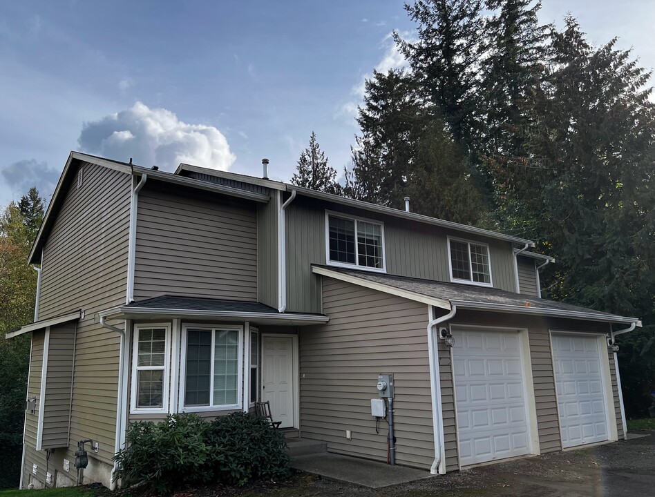 204 SW Moorea Ln in Port Orchard, WA - Foto de edificio