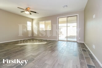 17126 W Seldon Ln in Waddell, AZ - Foto de edificio - Building Photo